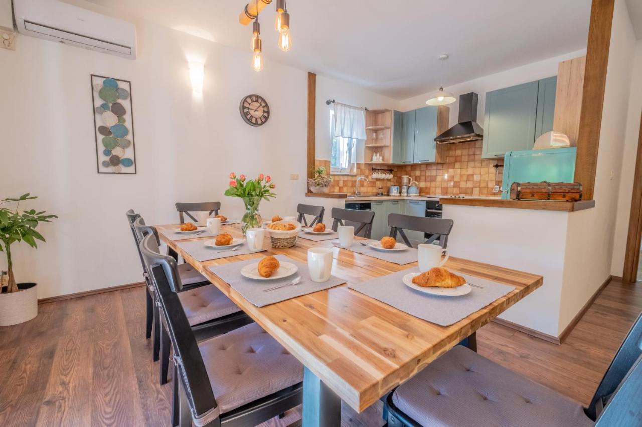 Amazing 4 Bedroom Villa With Swimming Pool And Wifi, Family Frendly Tribalj  Екстер'єр фото