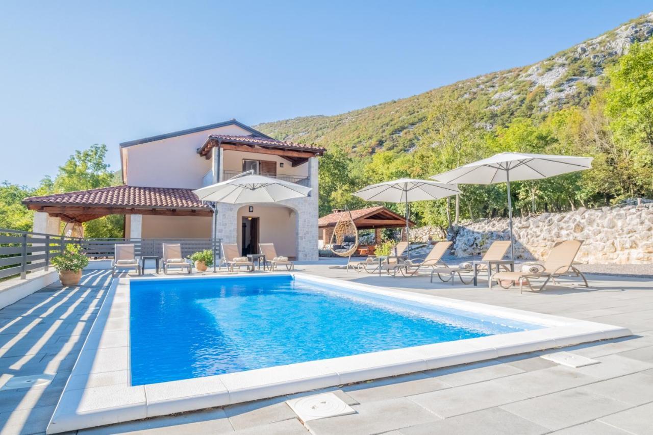 Amazing 4 Bedroom Villa With Swimming Pool And Wifi, Family Frendly Tribalj  Екстер'єр фото