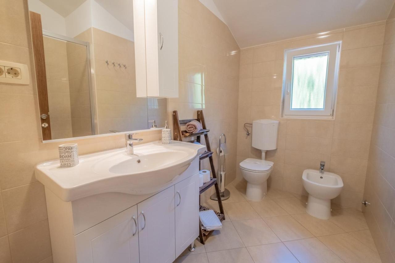 Amazing 4 Bedroom Villa With Swimming Pool And Wifi, Family Frendly Tribalj  Екстер'єр фото