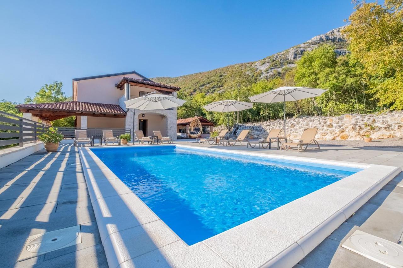 Amazing 4 Bedroom Villa With Swimming Pool And Wifi, Family Frendly Tribalj  Екстер'єр фото