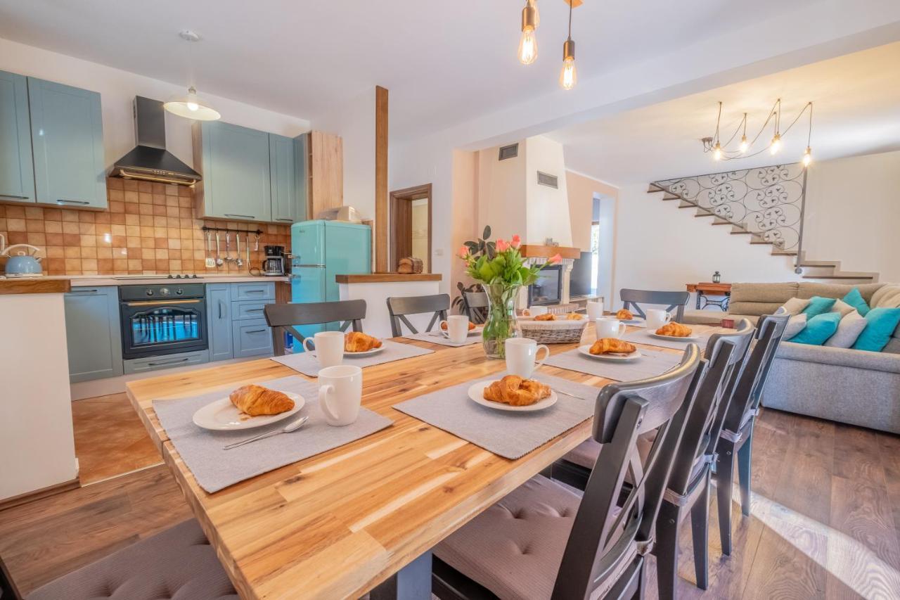 Amazing 4 Bedroom Villa With Swimming Pool And Wifi, Family Frendly Tribalj  Екстер'єр фото