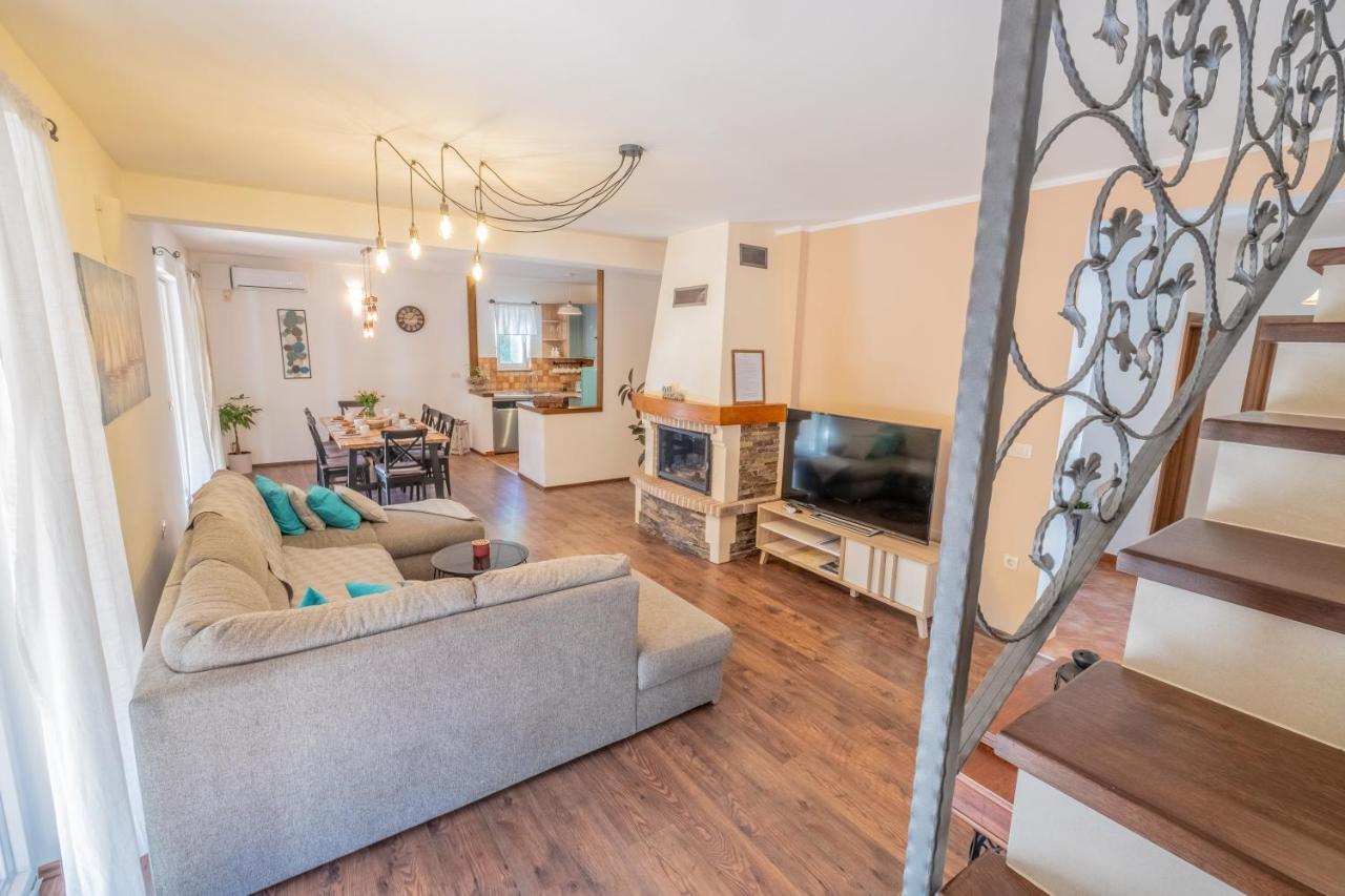 Amazing 4 Bedroom Villa With Swimming Pool And Wifi, Family Frendly Tribalj  Екстер'єр фото