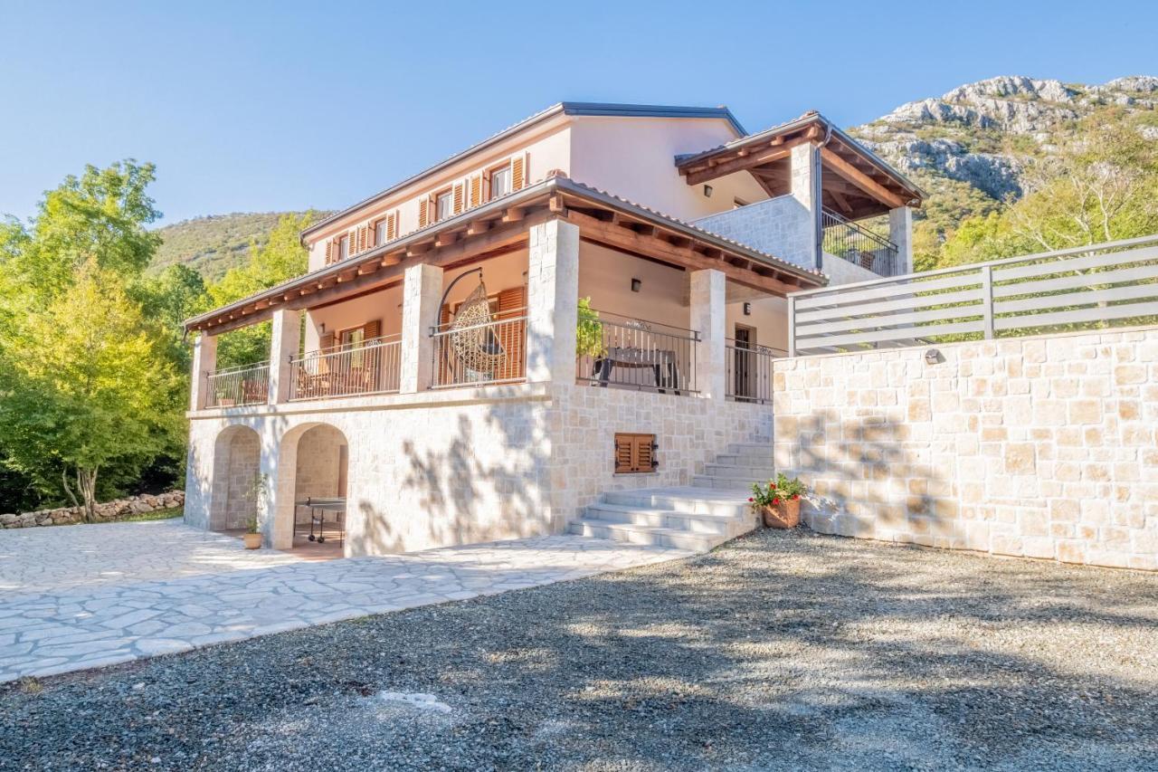 Amazing 4 Bedroom Villa With Swimming Pool And Wifi, Family Frendly Tribalj  Екстер'єр фото