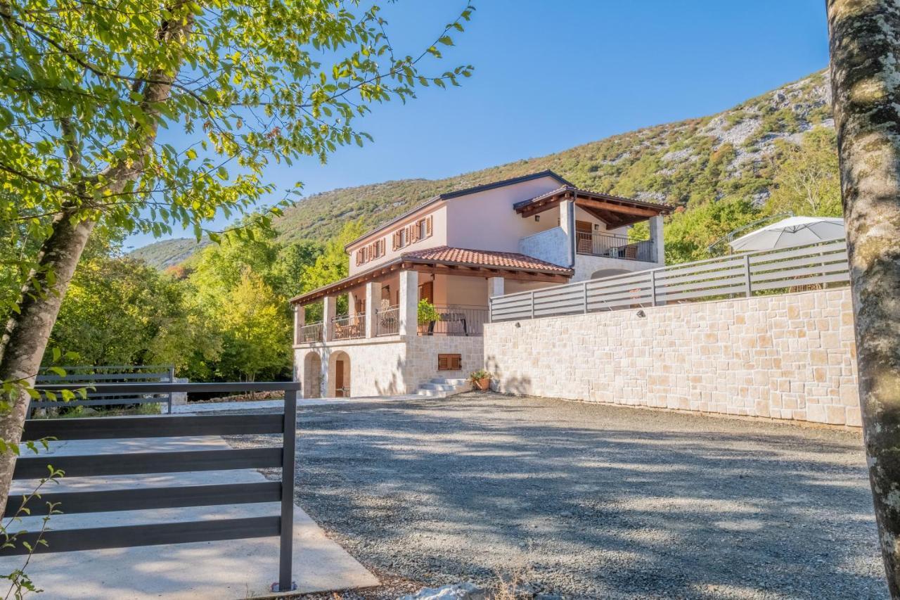 Amazing 4 Bedroom Villa With Swimming Pool And Wifi, Family Frendly Tribalj  Екстер'єр фото