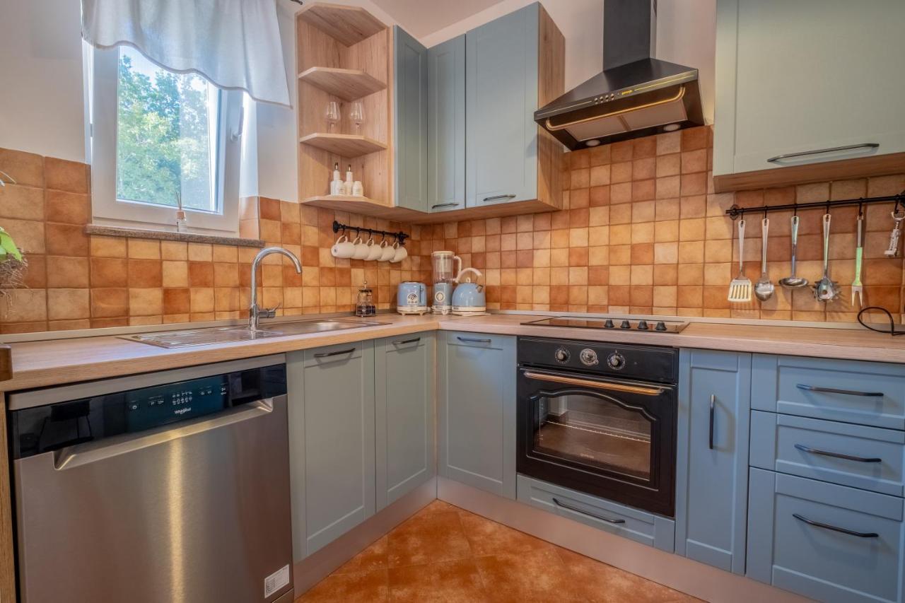 Amazing 4 Bedroom Villa With Swimming Pool And Wifi, Family Frendly Tribalj  Екстер'єр фото